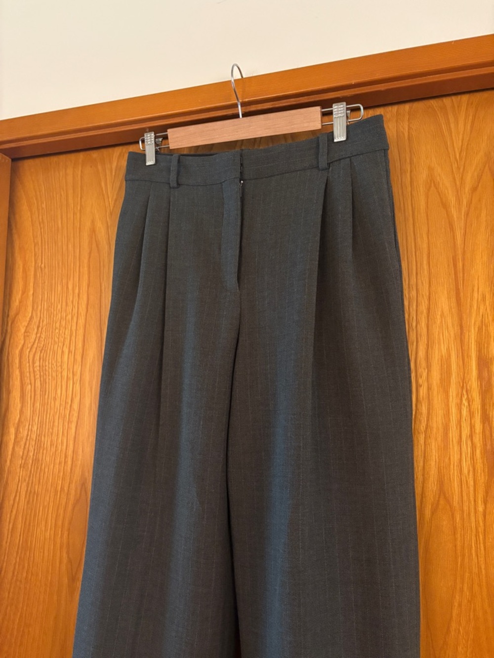Aritzia Pleated Pant High-Waist Wide-Leg Trousers in Charcoal Gray - Picture 2 of 5